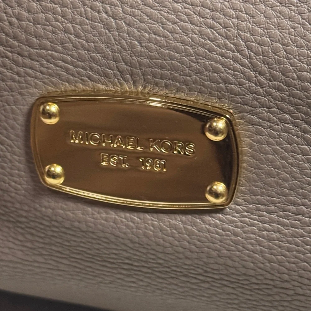 Michael Kors Delancey Taupe Leather & Chain Shoulder Bag with Gold Stud Accents - Picture 3 of 13